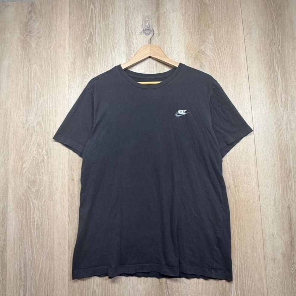Nike Men's Black and Grey T-shirt